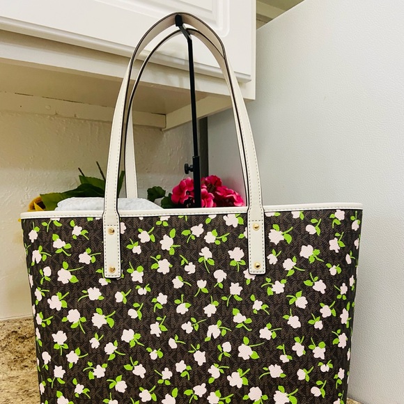 Michael KORS Large Open Tote - Picture 15 of 16